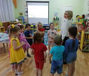 Конспект открытого НОД по развитию речи в старшей группе «Составление описательного рассказа по схеме о чайной посуде»