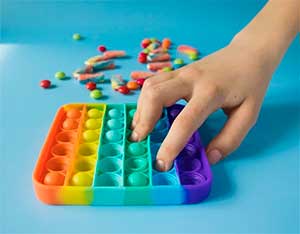 ИСПОЛЬЗОВАНИЕ СЕНСОРНОЙ ИГРУШКИ «POP IT» В РАБОТЕ С ДЕТЬМИ С НАРУШЕНИЯМИ РЕЧИ