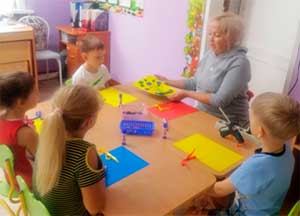 Конспект НОД по аппликации из пуговиц в подготовительной группе — «Открытка к «Дню дошкольного работника»